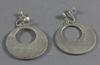 Zuni%20artist%2C%20%3Cb%3E%3Ci%3E%20Inlay%20Coral%20Earrings%3C%2Fi%3E%3C%2Fb%3E%2C%20ca.%201970%2C%20silver%20and%20coral%2C%20The%20Elizabeth%20Cole%20Butler%20Collection%2C%20no%20known%20copyright%20restrictions%2C%202012.92.187a%2Cb